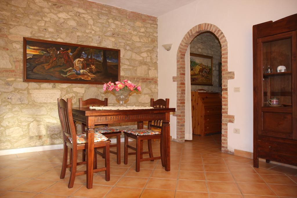 Agriturismo Podernuovo Asciano Pokoj fotografie